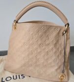 Sac a main modèle ARTSY - Louis VUITTON