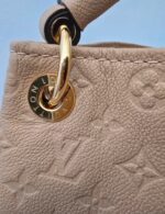 Sac a main modèle ARTSY - Louis VUITTON – Image 12